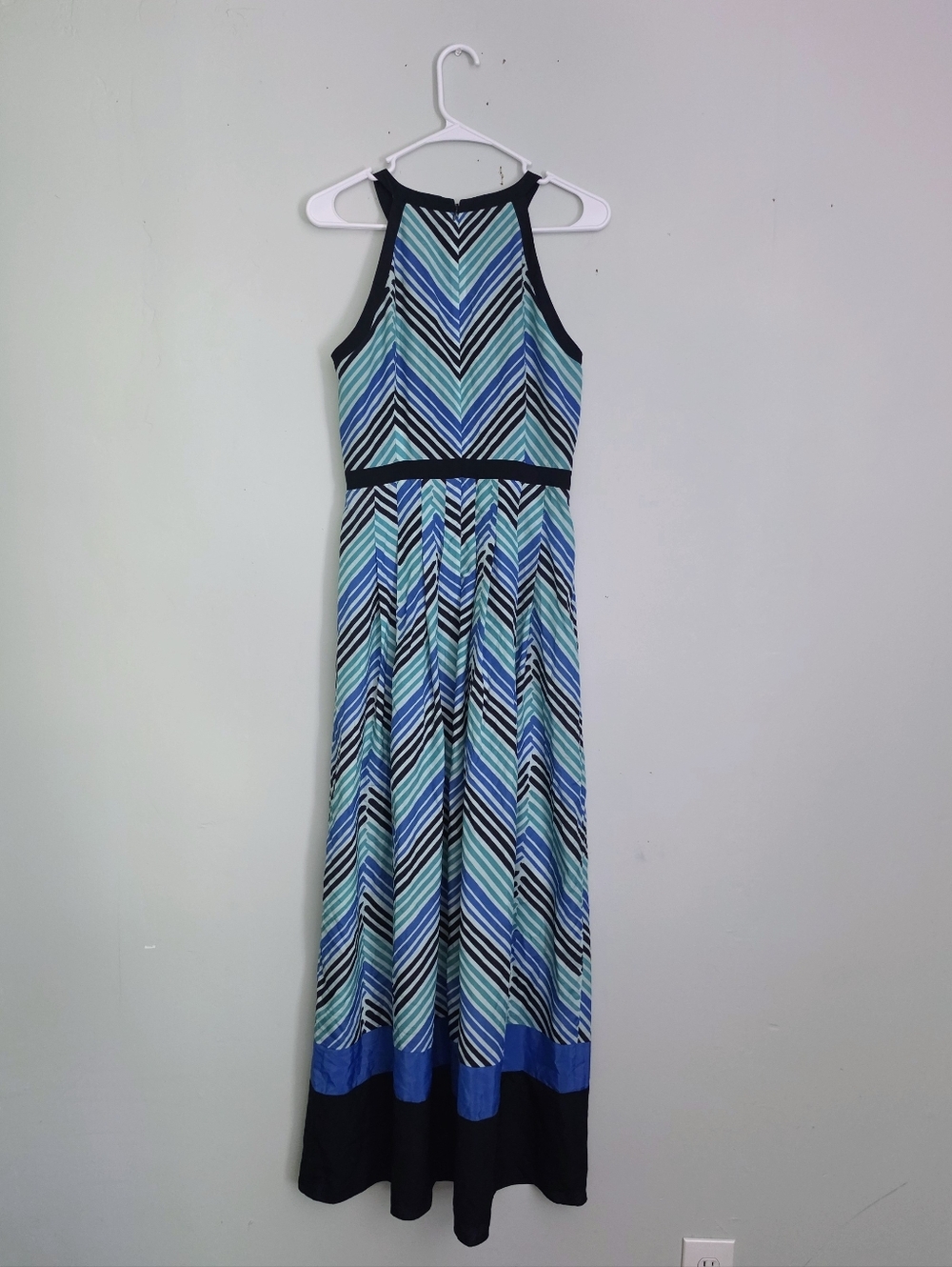 Ann Taylor Sleeveless Chevron Maxi Dress - Picture 5 of 8